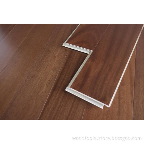 Piso de parquet de madeira escura de cor escura